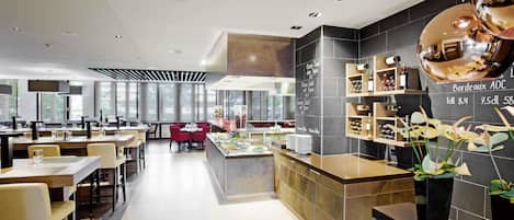 3 restaurants, spécialités Cuisine internationale