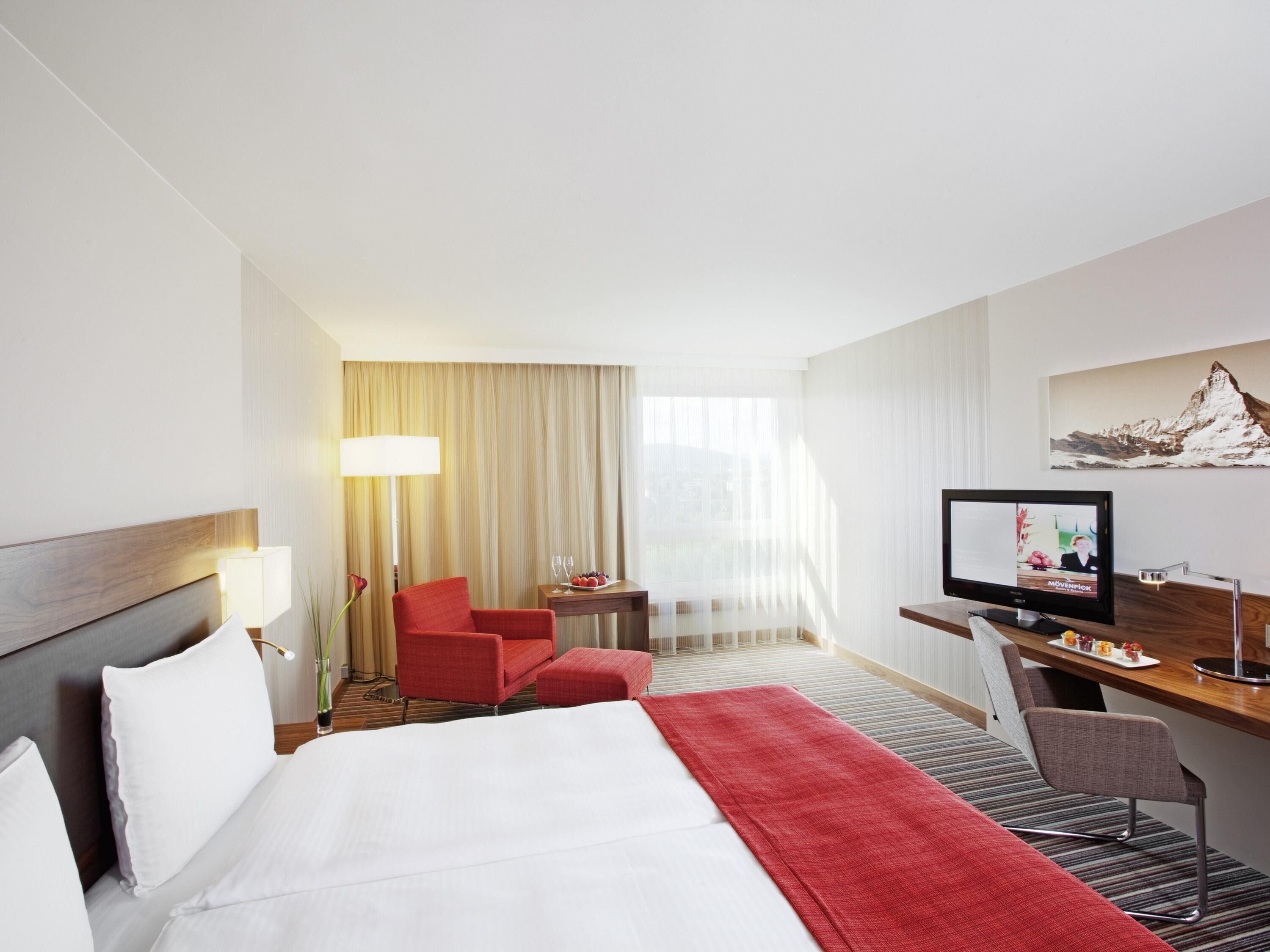 Superior Room, 1 King Bed | Hypo-allergenic bedding, minibar, in-room safe, desk