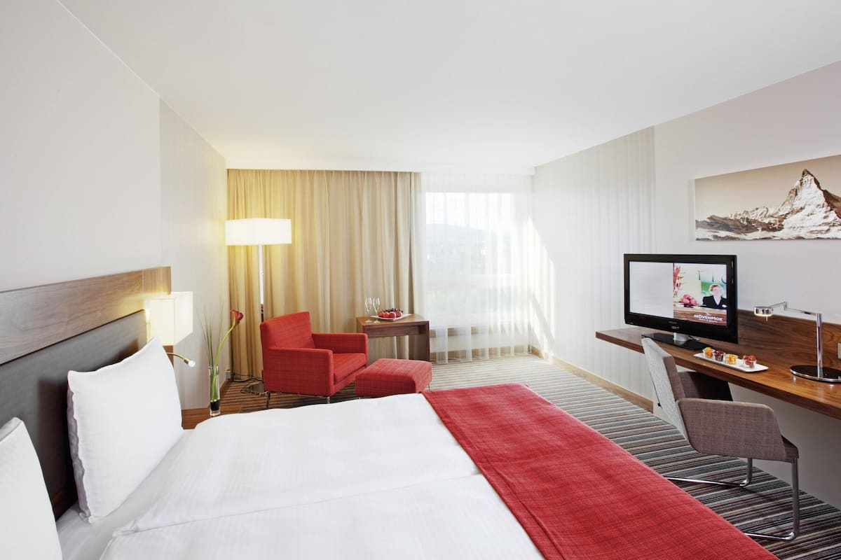 Superior Room, 1 King Bed | Hypo-allergenic bedding, minibar, in-room safe, desk