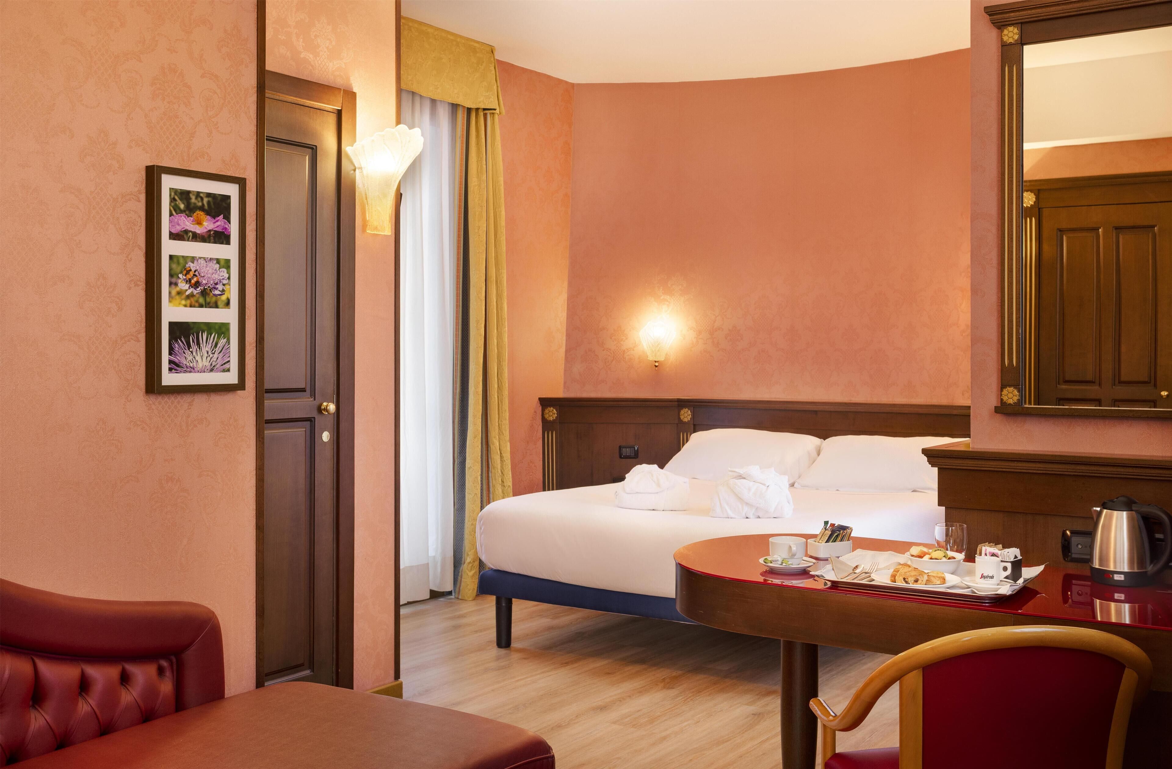 Minibar, bureau, rideaux occultants, chambres insonorisées