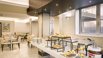 Tägliches Frühstücksbuffet gegen Gebühr