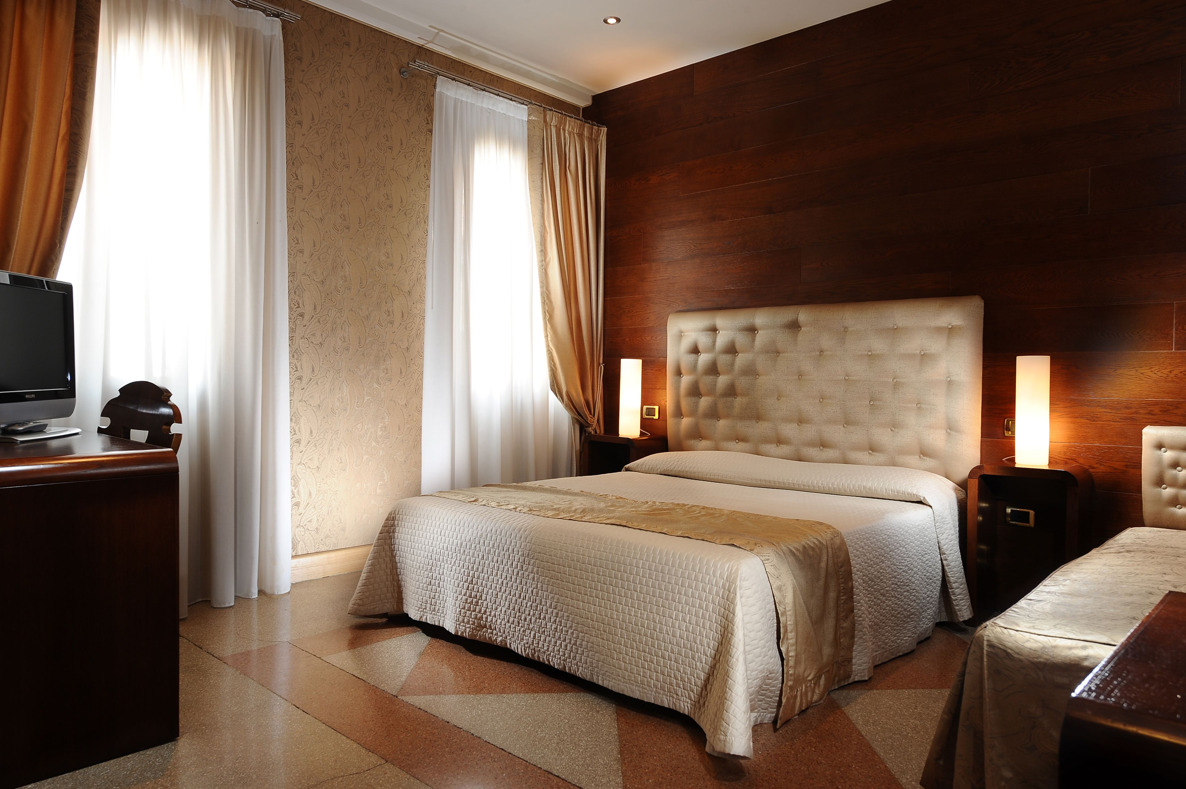 superior double room | down duvets, minibar, in-room safe, desk