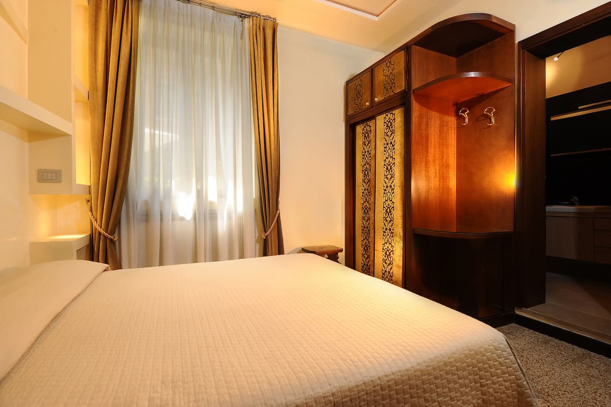 Daunenbettdecken, Minibar, Zimmersafe, Schreibtisch