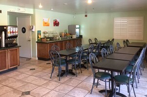 Desayuno continental incluido todos los días 