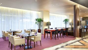 Se sirven desayunos y almuerzos