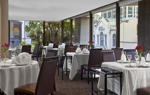 Buffet déjeuner (20 USD par personne)