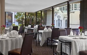 Buffet déjeuner (20 USD par personne)