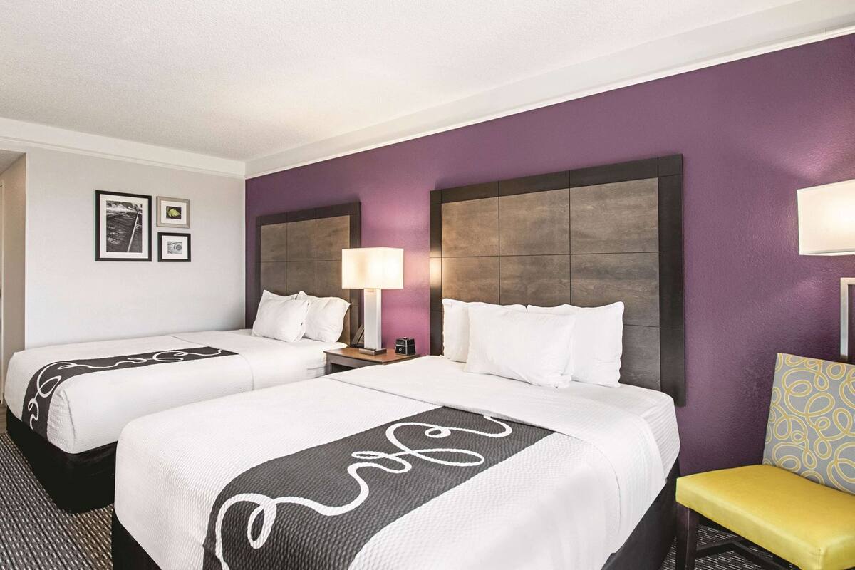 Premium bedding, in-room safe, desk, laptop workspace