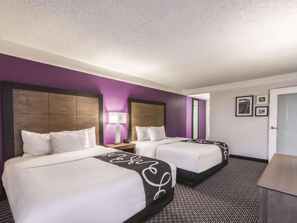 Premium bedding, in-room safe, desk, laptop workspace