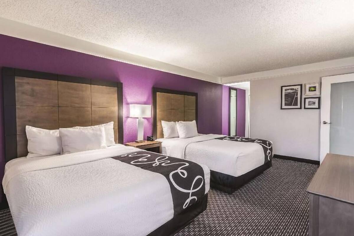 Premium bedding, in-room safe, desk, laptop workspace