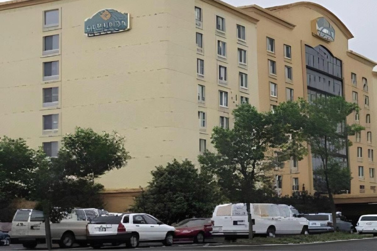 1 King Bed, Suite, Non-Smoking