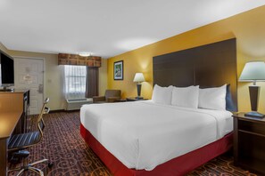 In-room safe, desk, laptop workspace, iron/ironing board - Best Western Benton Inn (Benton)