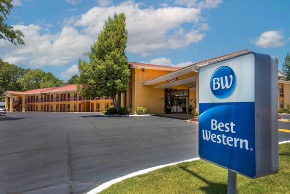 Experience the sleek design of this hotel, featuring a flat roof and ample parking.