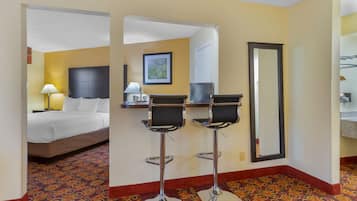 Suite, 1 trÚs grand lit et 1 canapé-lit, non-fumeurs, baignoire à jets (with Sofabed) | Coffres-forts dans les chambres, bureau