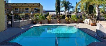 Americas Best Value Inn & Suites Fontana
