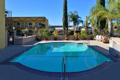Americas Best Value Inn & Suites Fontana
