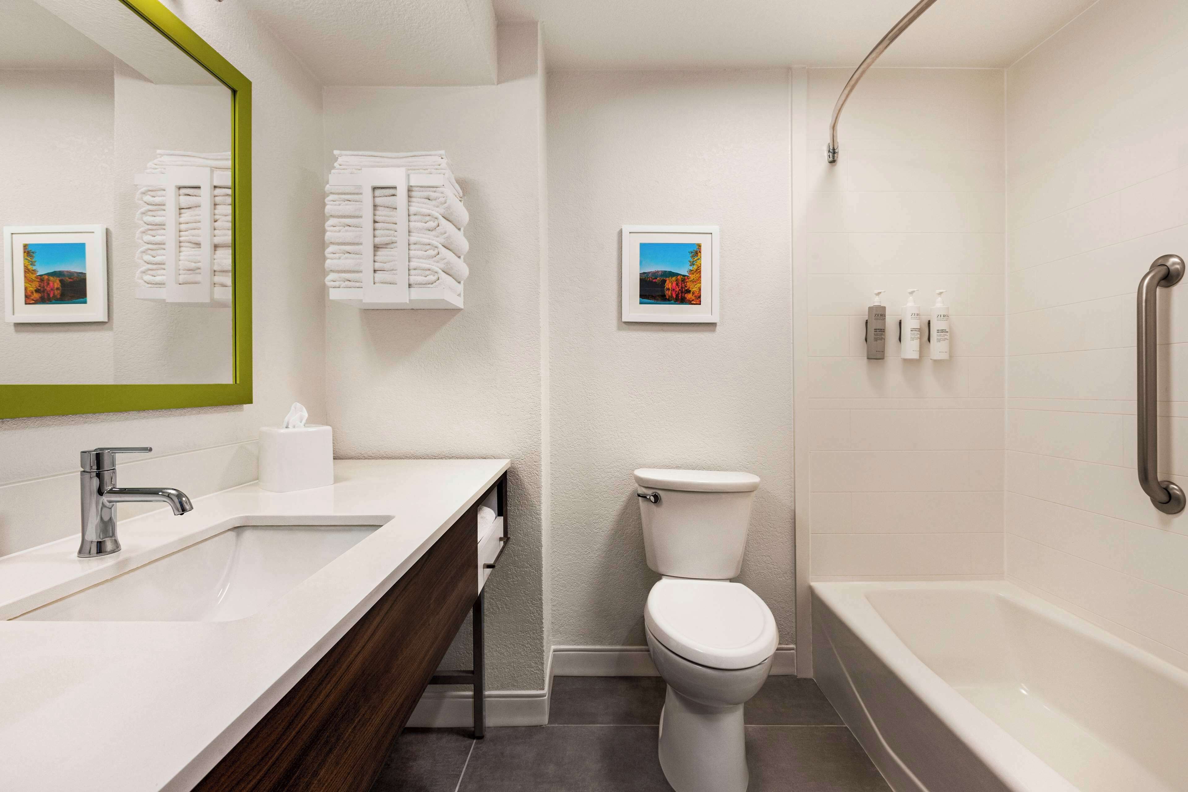 combined shower/bathtub, eco-friendly toiletries, hair dryer, towels