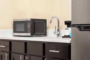 Suite, 1 Bedroom | Private kitchen