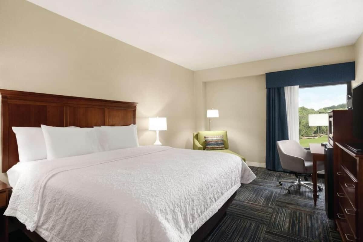 Premium bedding, pillowtop beds, in-room safe, desk