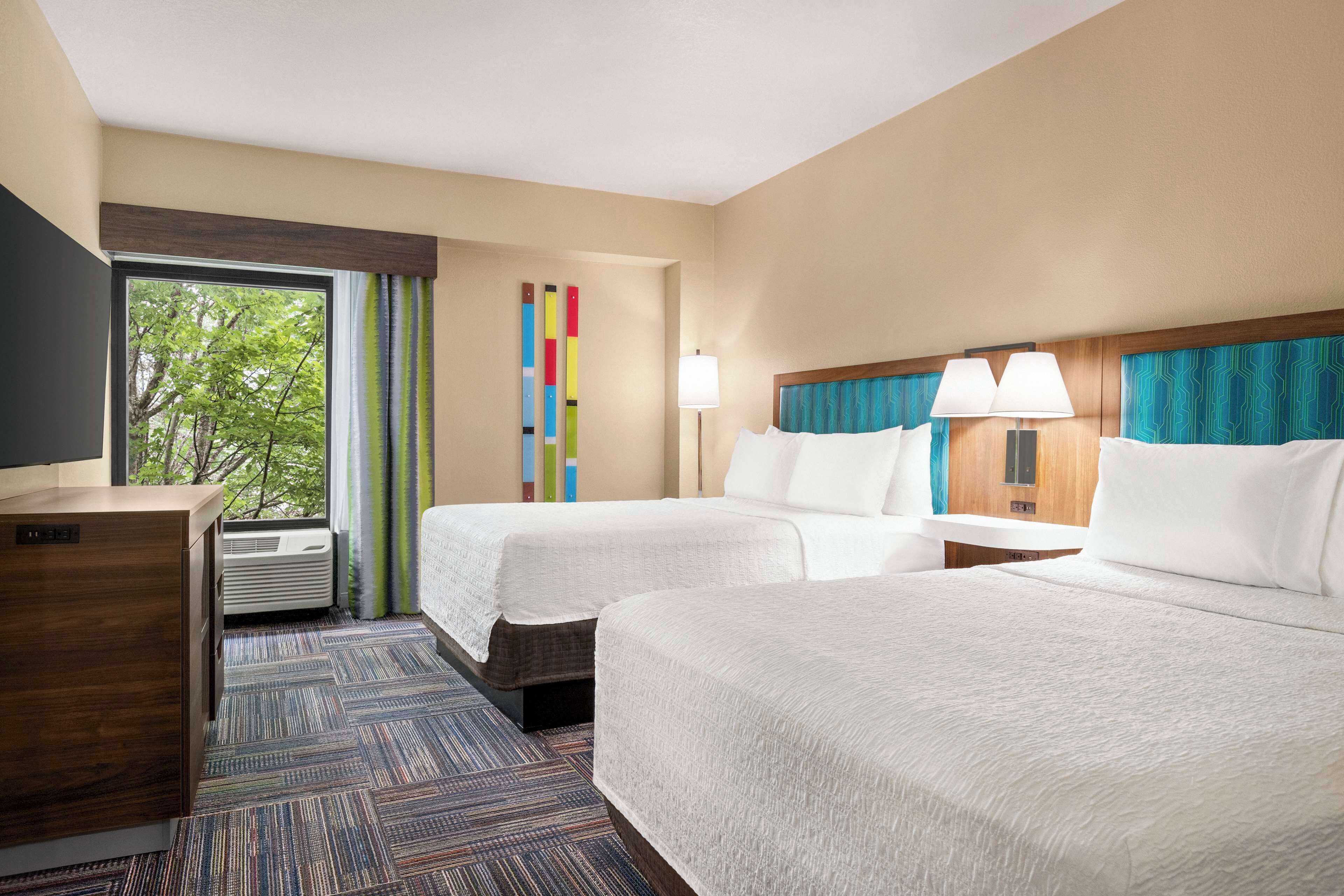 suite, 1 bedroom | premium bedding, pillow-top beds, in-room safe, desk