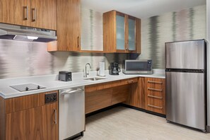 Suite, 1 Schlafzimmer (Mobility Accessible, Tub) | Schreibtisch, laptopgeeigneter Arbeitsplatz, Verdunkelungsvorhänge