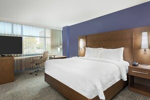 Desk, laptop workspace, blackout curtains, iron/ironing board - Residence Inn by Marriott Buffalo Downtown (Buffalo)