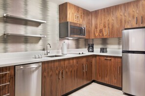 1 bedroom, desk, laptop workspace, blackout drapes