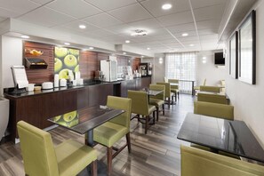 Free continental breakfast 