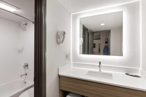 Articles de toilette écologiques, sèche-cheveux, serviettes fournies