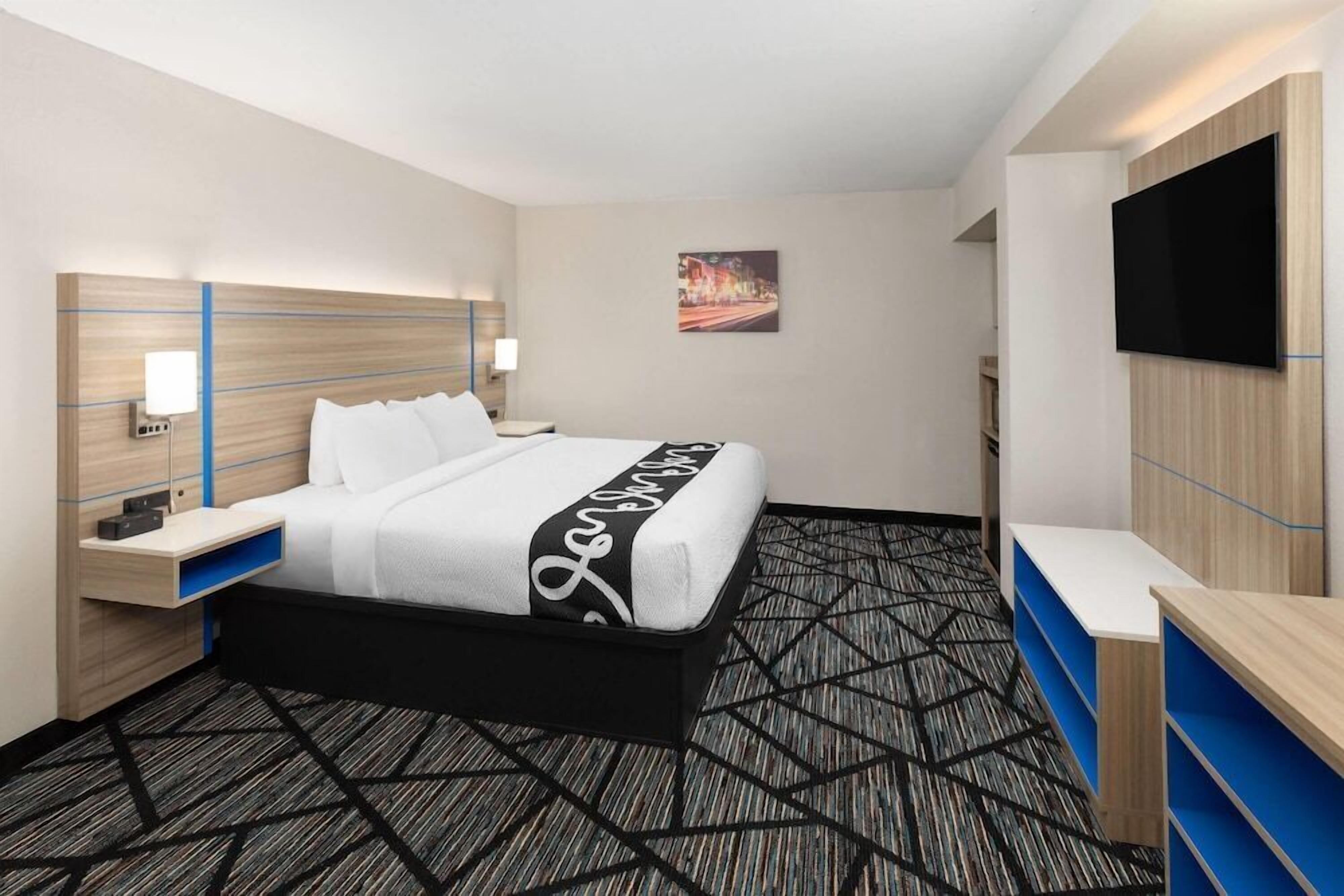 Pillowtop beds, desk, laptop workspace, blackout drapes
