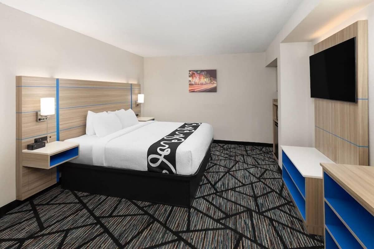 Pillowtop beds, desk, laptop workspace, blackout drapes