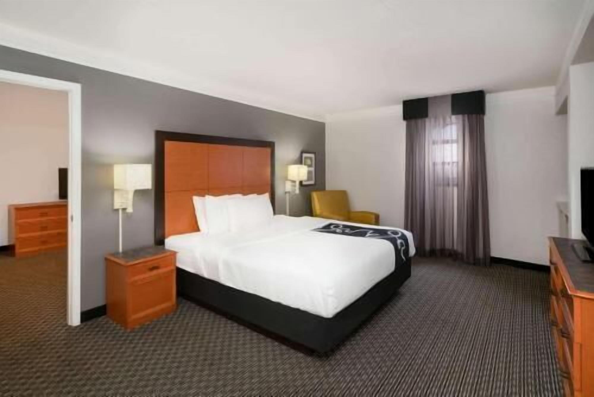 Pillowtop beds, desk, laptop workspace, blackout drapes