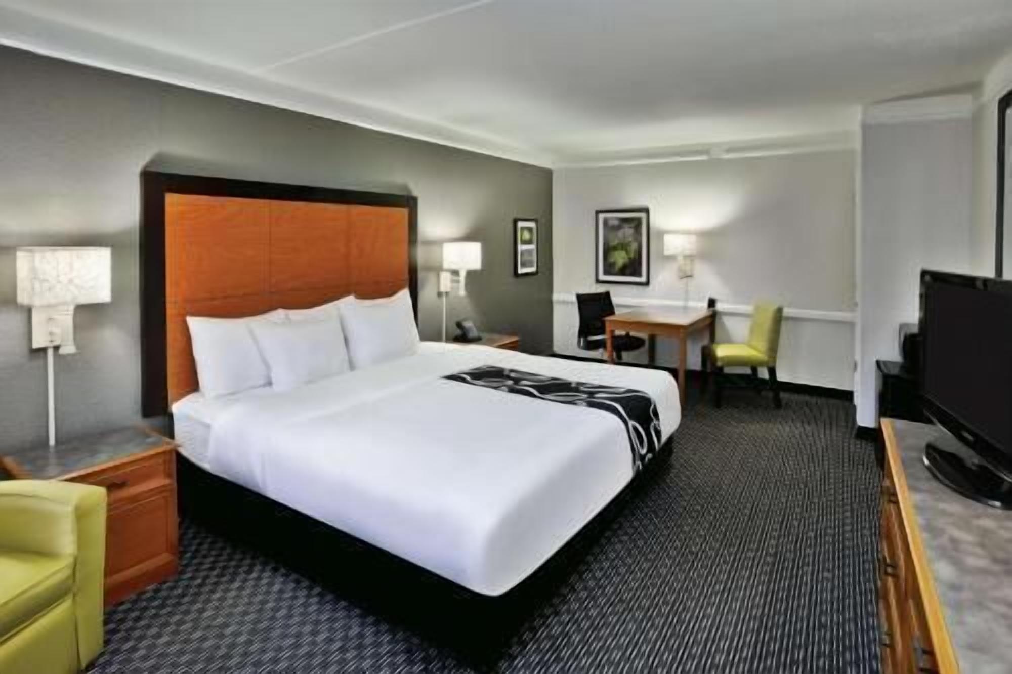 Pillowtop beds, desk, laptop workspace, blackout drapes