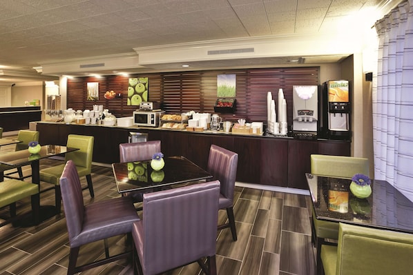 Free continental breakfast 