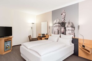 Premium bedding, memory foam beds, minibar, in-room safe - NH München Messe (Munich)
