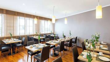 Daily buffet breakfast for a fee