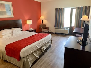 Room, 1 King Bed, Non Smoking | 1 bedroom, Egyptian cotton sheets, hypo-allergenic bedding