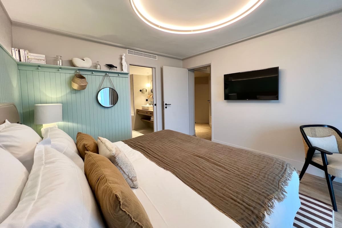 1 bedroom, premium bedding, minibar, in-room safe