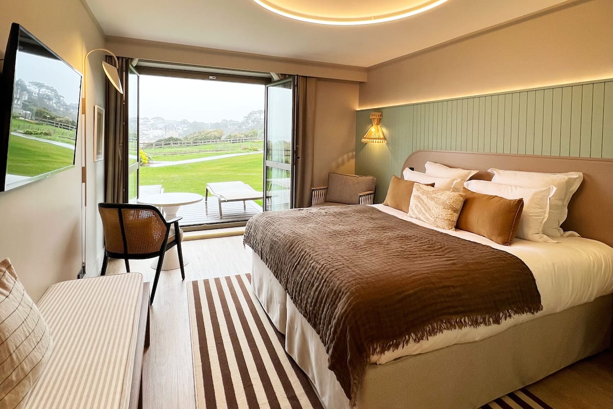 1 bedroom, premium bedding, minibar, in-room safe