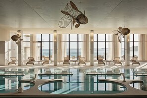 Indoor pool, outdoor pool, open 8:00 AM to 8:00 PM, lifeguards on site - Hôtel Emeria Dinard Thalasso & Spa (Dinard)