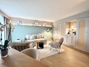 Exclusive Suite, Terrace, Oceanfront | Living area