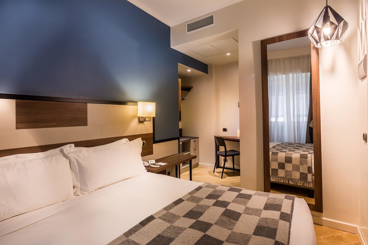 Cubrecamas, colchones con efecto memoria y minibar