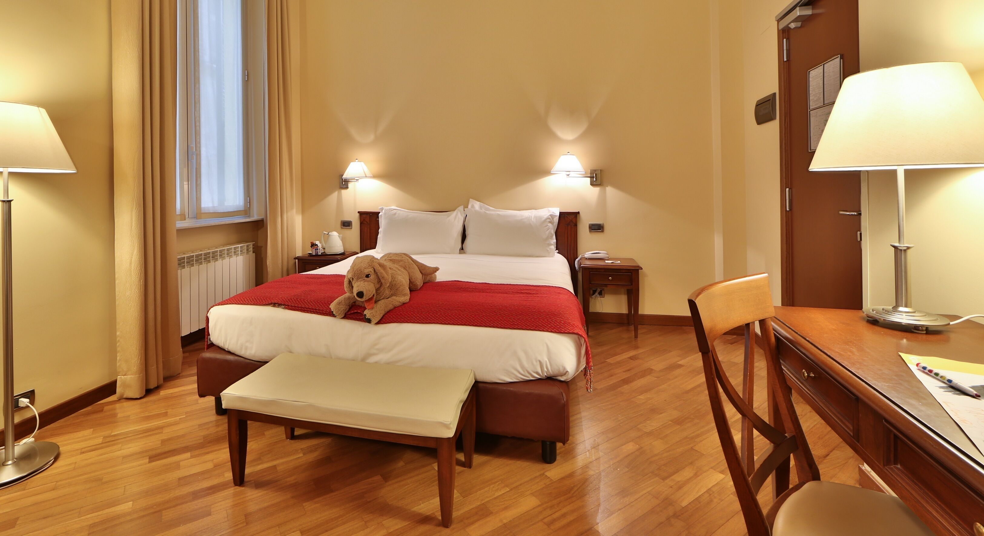 standard room, 1 queen bed, non smoking | down duvets, memory-foam beds, minibar, in-room safe