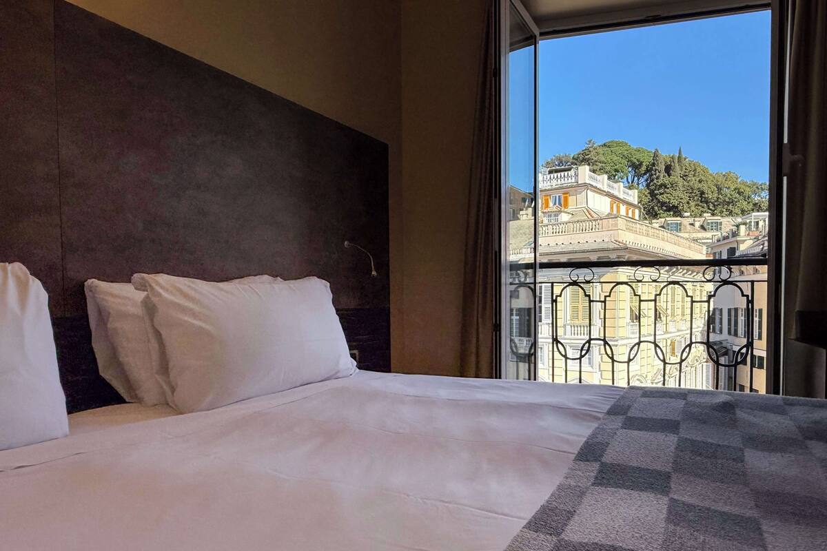 superior room, 1 king bed, non smoking, city view | down duvets, memory-foam beds, minibar, in-room safe