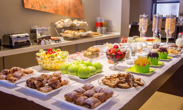 Daily buffet breakfast (EUR 12 per person) - Best Western Hotel Metropoli (Genoa)