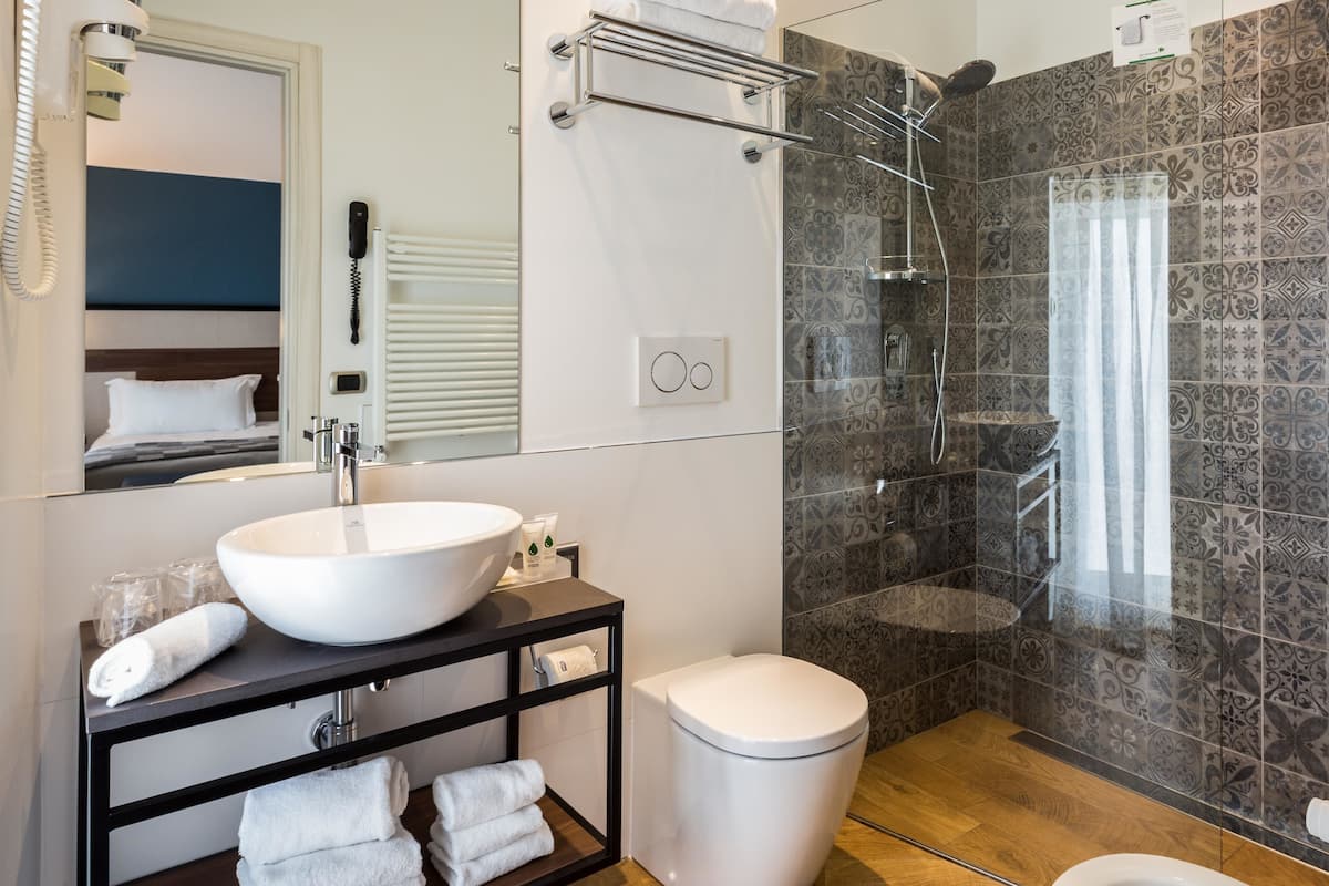 superior room, 1 king bed, non smoking | bathroom | hair dryer, bidet, towels, soap