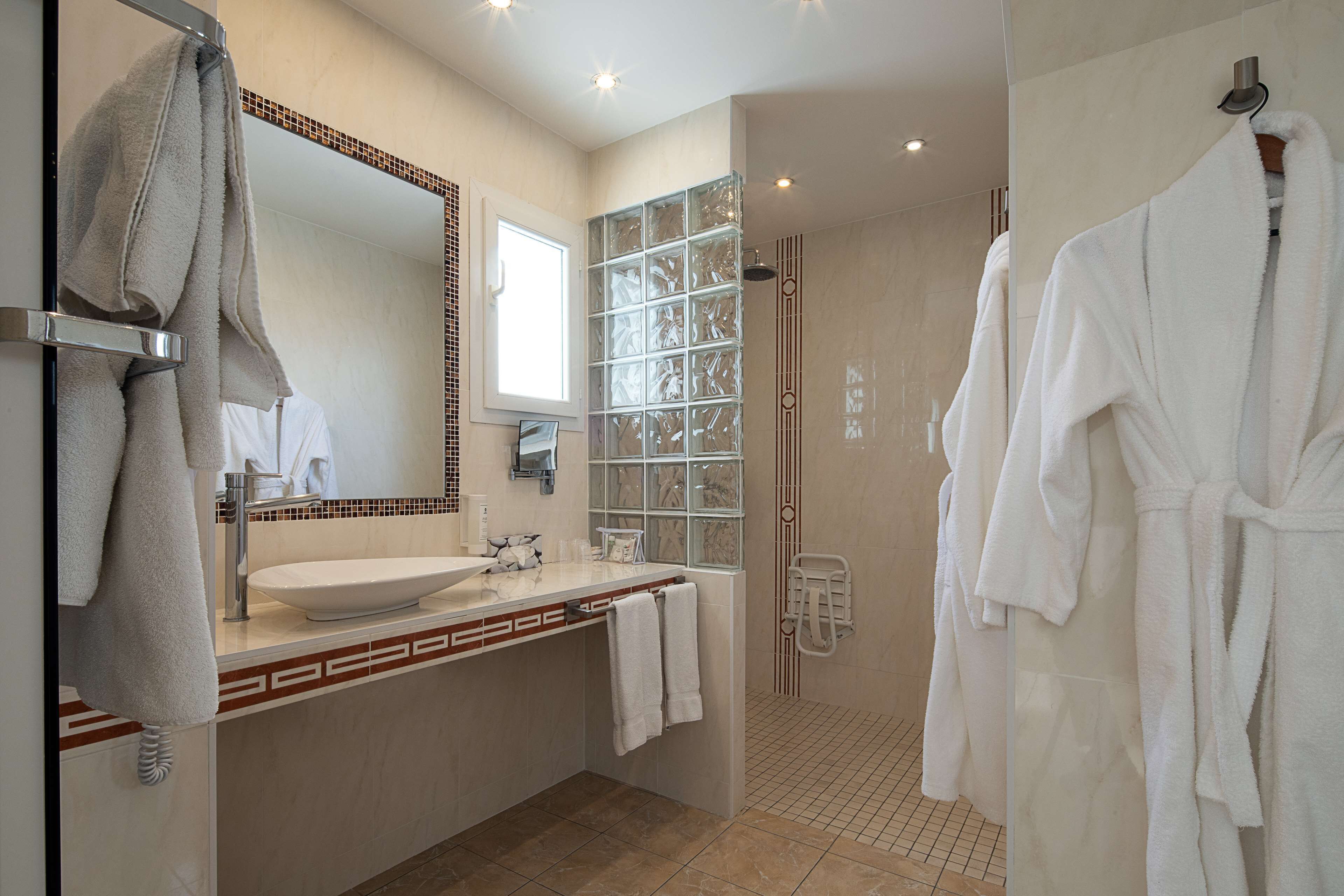 family room, multiple beds, non smoking | bathroom | hair dryer, towels