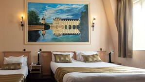 A hotel room with two beds, a painting of a castle, and a window with curtains. - Best Western Central Hotel (Tours)