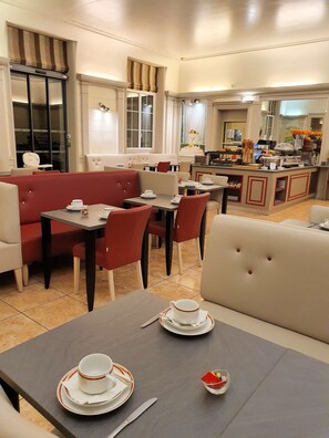 Daily buffet breakfast (EUR 17 per person)