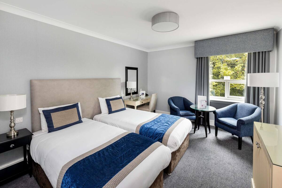 Habitación clásica, 2 camas individuales | Escritorio, espacio para trabajar con un portátil, cortinas opacas